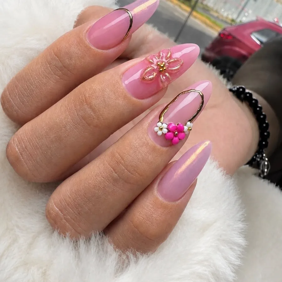 Uñas después: rosa con flores 3D